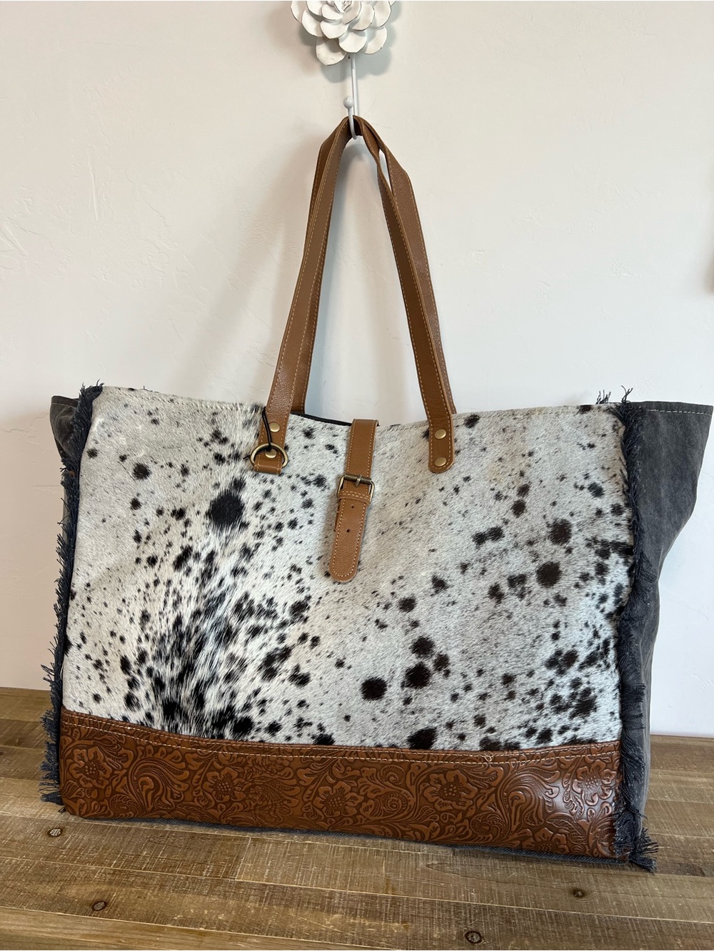 New Myra Western Cowhide Weekender Bag Leather Duffel Travel Carry-On Boho - Picture 6 of 8